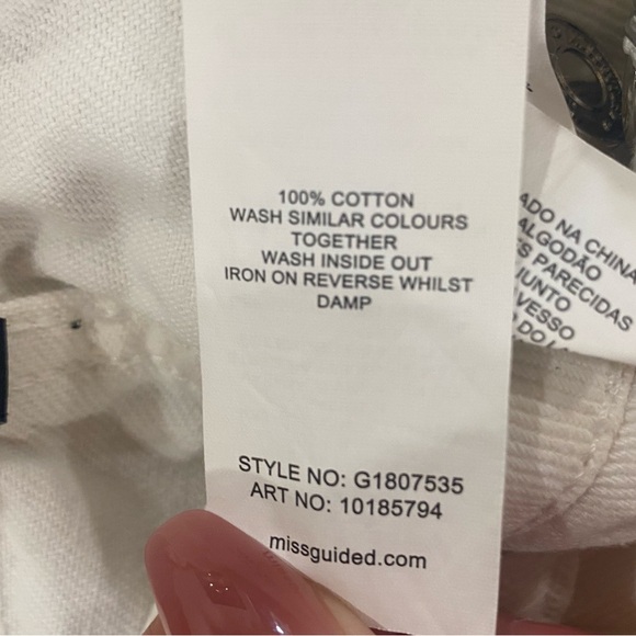 MISGUIDED White high waist shorts size small //4 EUC - Picture 12 of 14